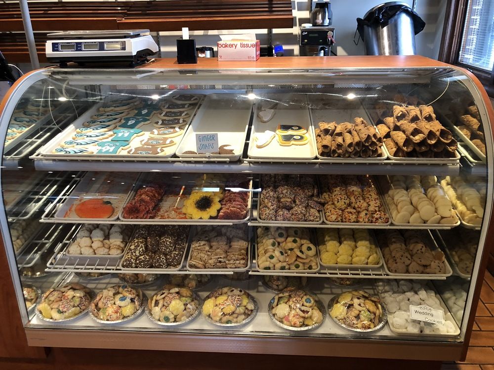 Traub's Bakery: 1020 Lincoln Avenue, Prospect Park, PA 19076